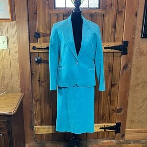 Vintage Ultra Suede size 8 blue skirt and blazer set